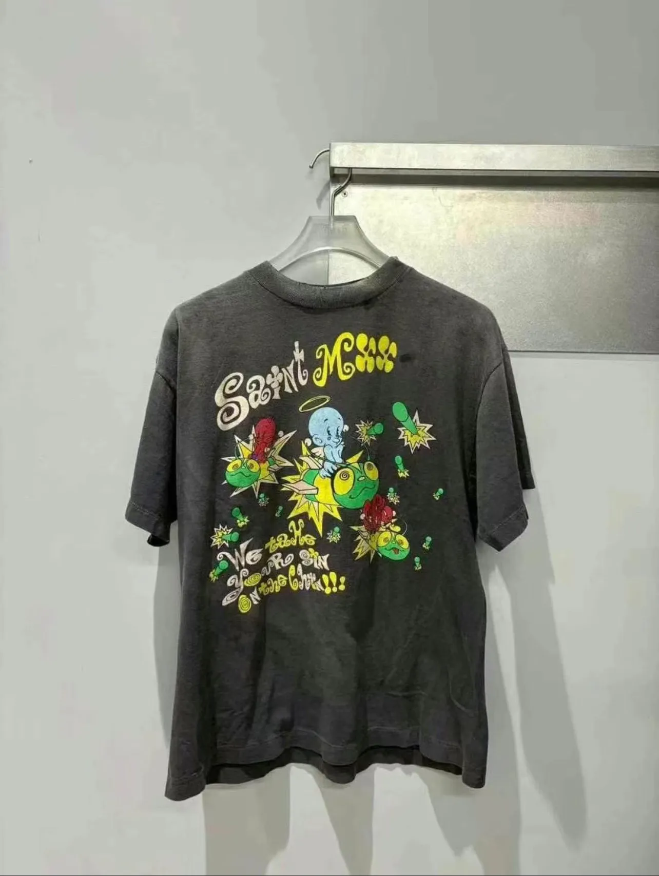 SAINT Mxxxxxx SS TEE/SAINT MX6/BLK Little devil bee distressed TEE, washed black S-XL OE yarn tube fabric, no side seams, Assute garment dyeing, heavy washing, water fading, old hole treatment, correct version, original consistent main mark/wash mark/cherub mark, original consistent printing restoration, distressed treatment, top purchasing agent level